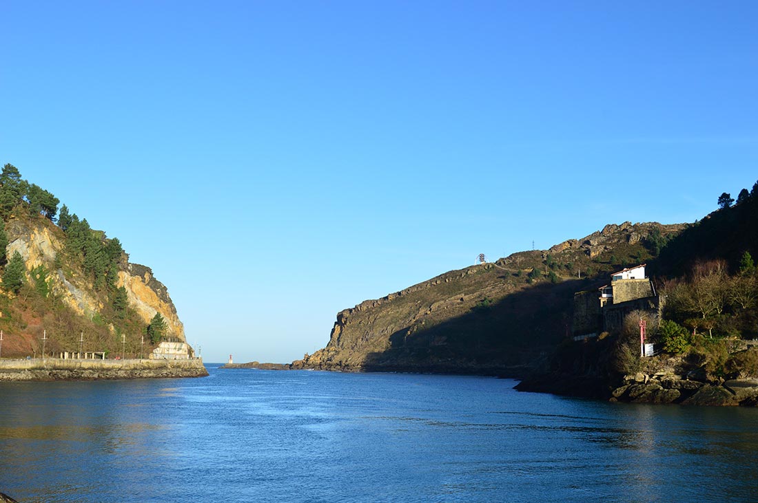 Bocana del puerto de Pasaia