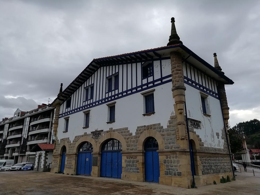 Conjunto estación-lonja