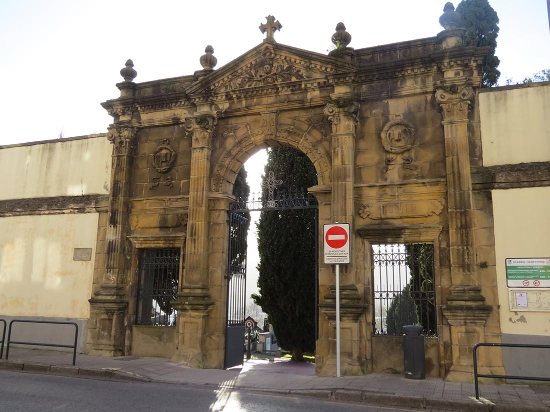 Portada del cementerio de Sestao