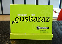 Euskaraz!